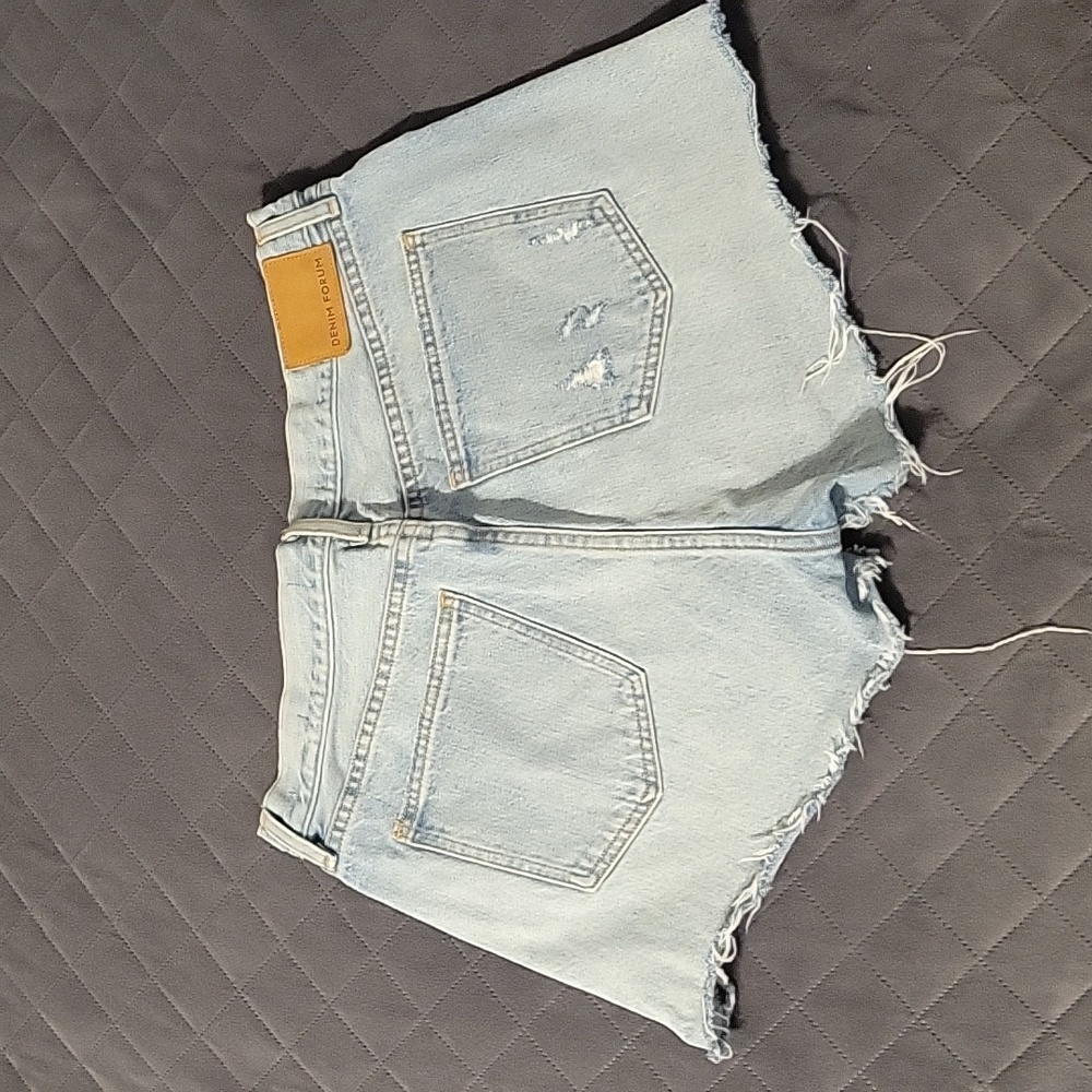 Denim Forum short - Picture 2 of 10